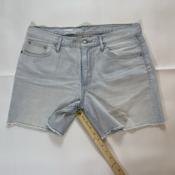GAP 1969 Jeans Shorts Women S.30 Sexy Boyfriend Light Blue Mid-Rise Cut-Off Hem - Picture 4 of 7